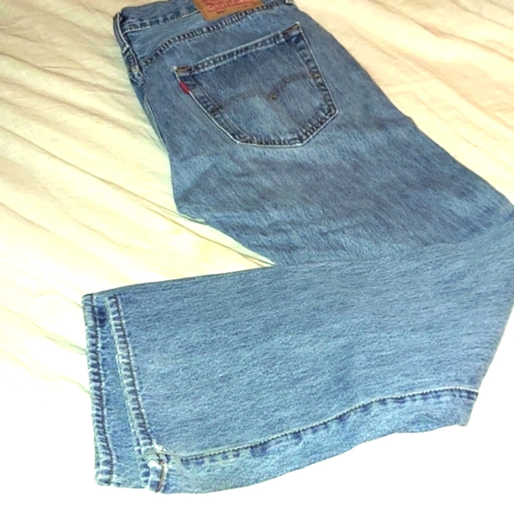 Vintage 80s Levi’s 501 button fly jeans